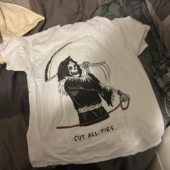 Cut all Ties Graphic Tee - Picture 1 of 3